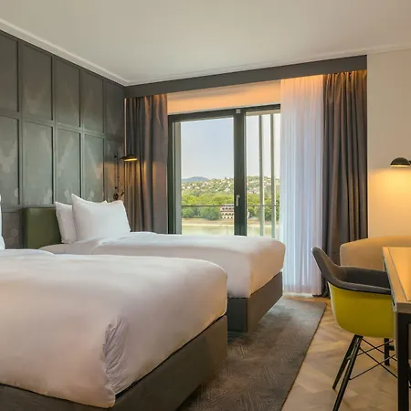 מלון Four Points By Sheraton Danube 4*
