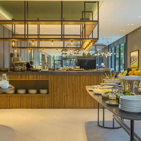 Four Points By Sheraton Danube 4*