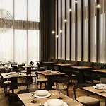 Four Points By Sheraton Danube 호텔 4*