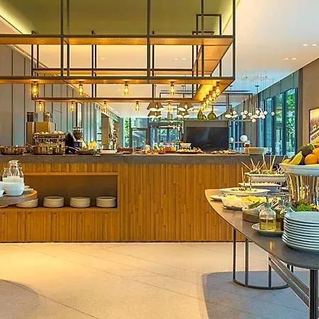 Four Points By Sheraton Danube Hotel 4*