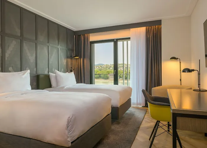 מלון Four Points By Sheraton Danube 4*